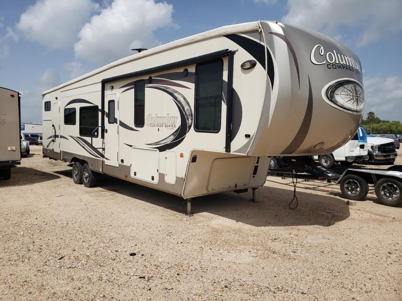 4X4FCMN27J6008401 COLU 5TH WHEEL 2018