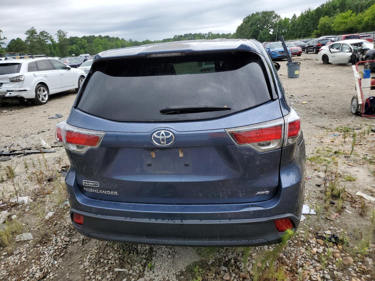 5TDBKRFH0GS257672 2016 Toyota Highlander Le