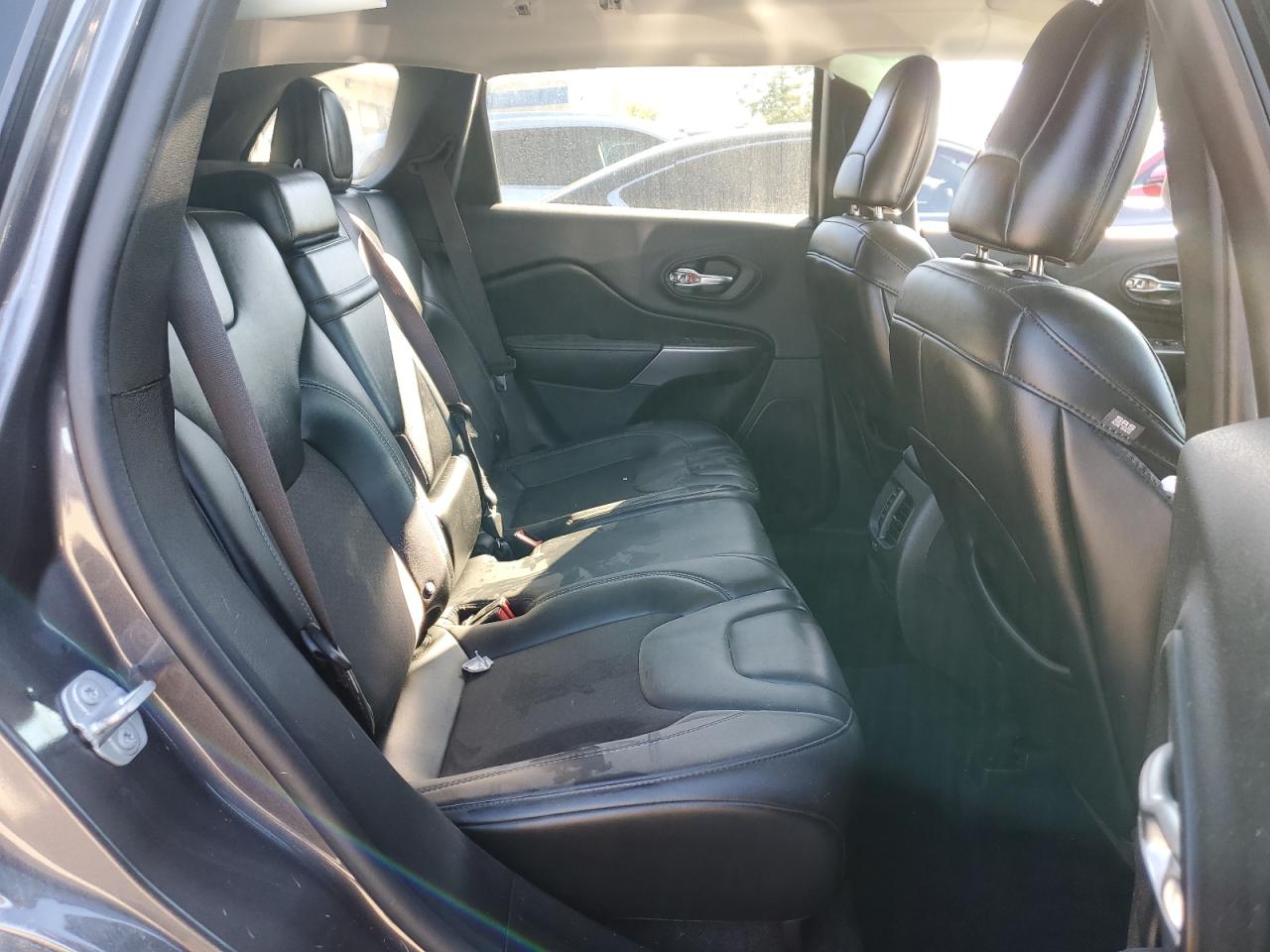 1C4PJMLB3KD181509 2019 Jeep Cherokee Latitude Plus