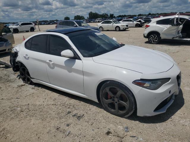 VIN ZARFAEBN7J7566295 2018 Alfa Romeo Giulia no.4