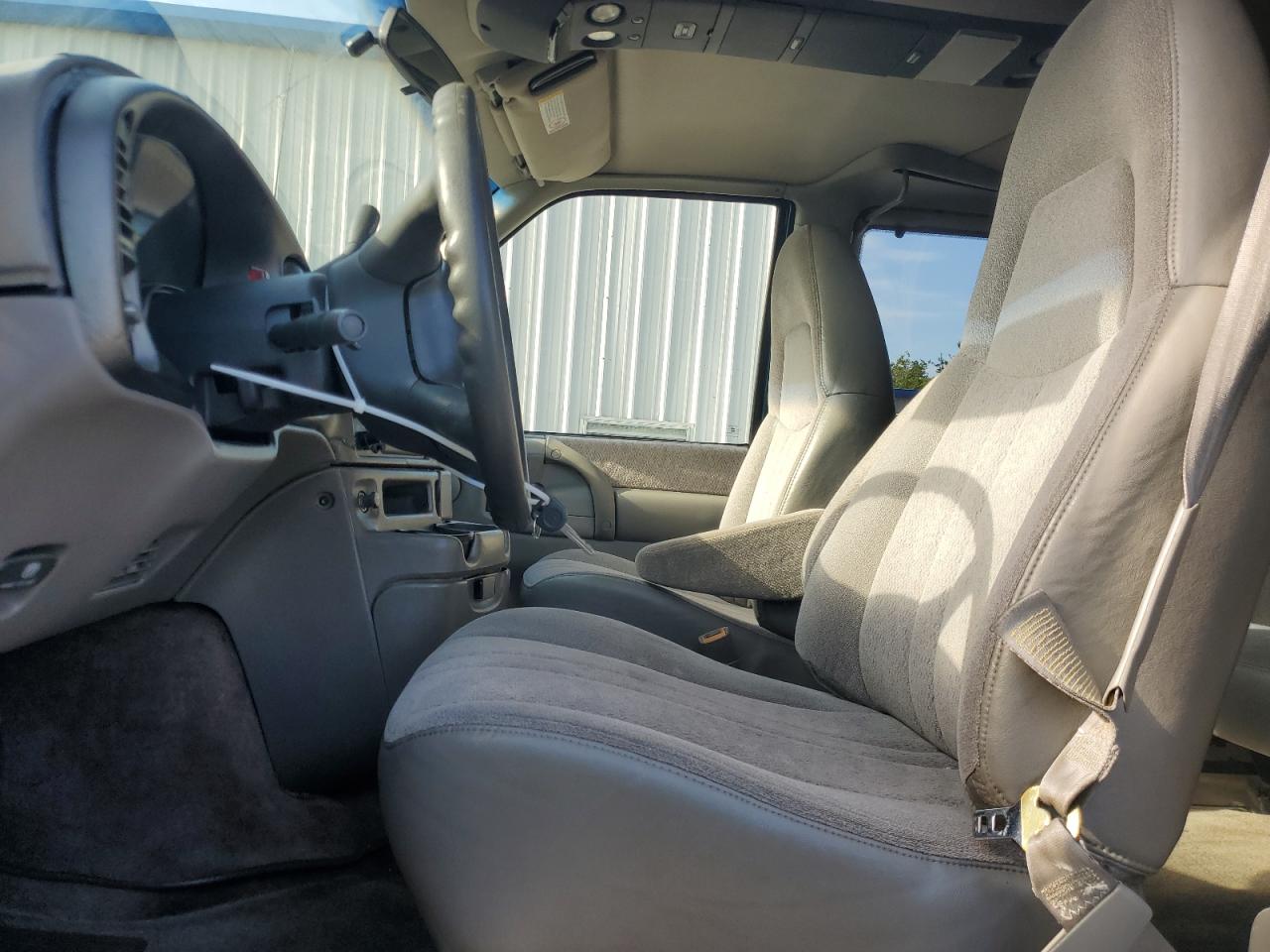 1GNDM19W9YB147105 2000 Chevrolet Astro