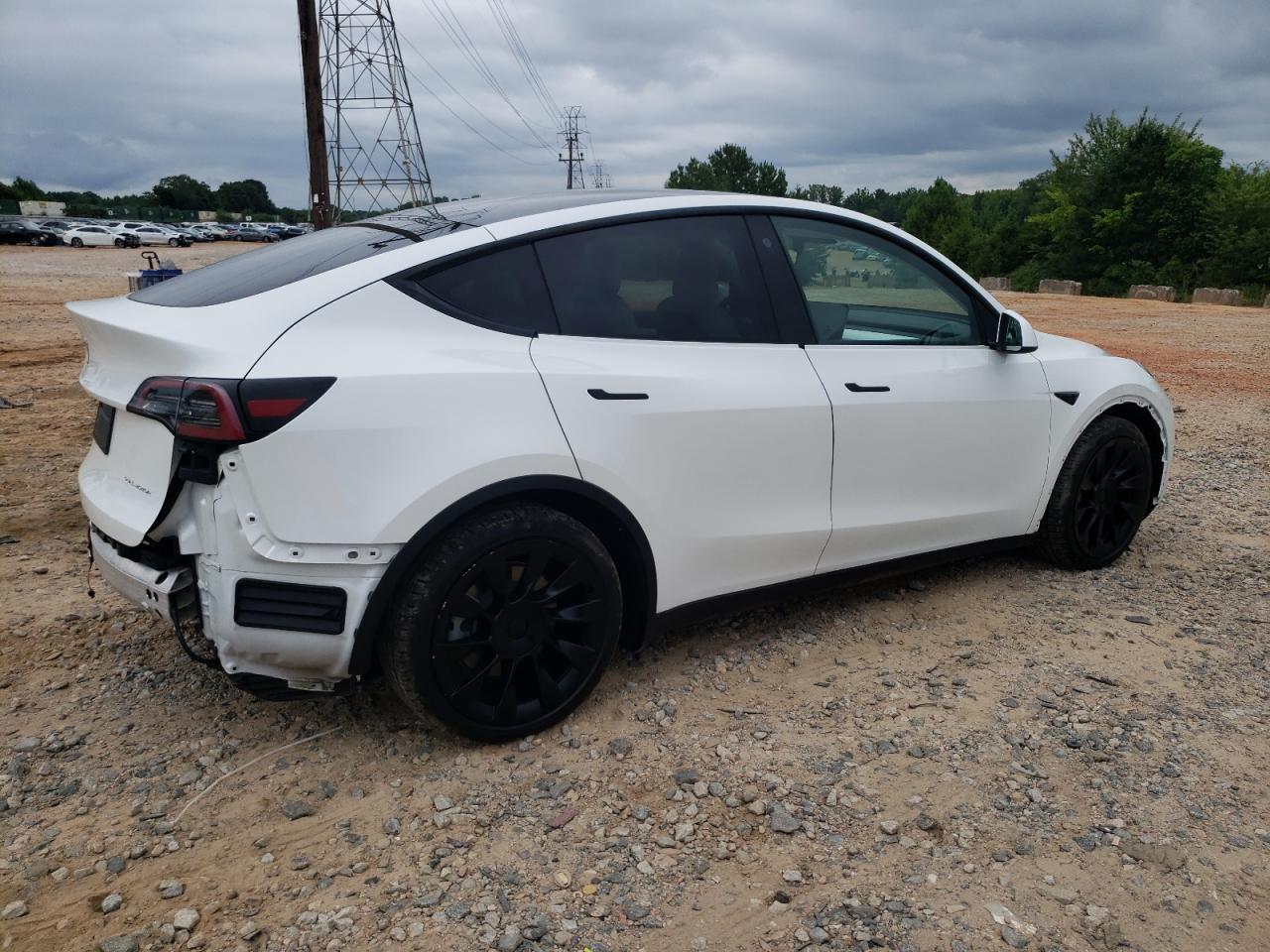 2021 Tesla Model Y vin: 5YJYGAEE3MF144450