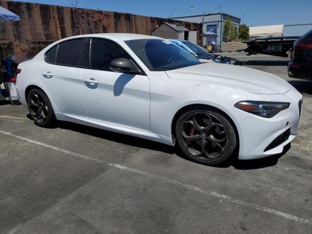 VIN ZARFAMAN2K7606442 2019 Alfa Romeo Giulia no.4