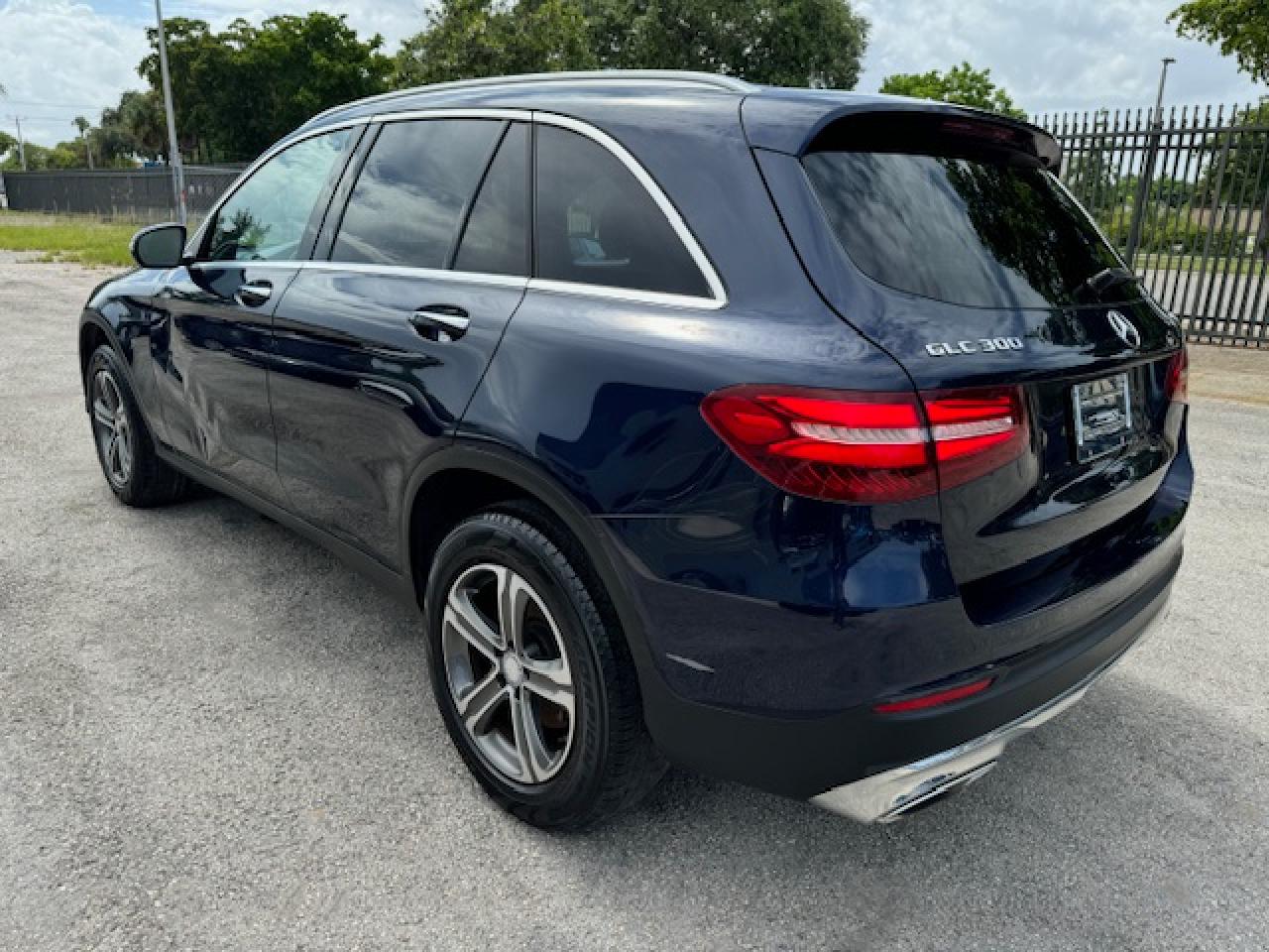 2017 Mercedes-Benz Glc 300 4Matic vin: WDC0G4KB3HF154853