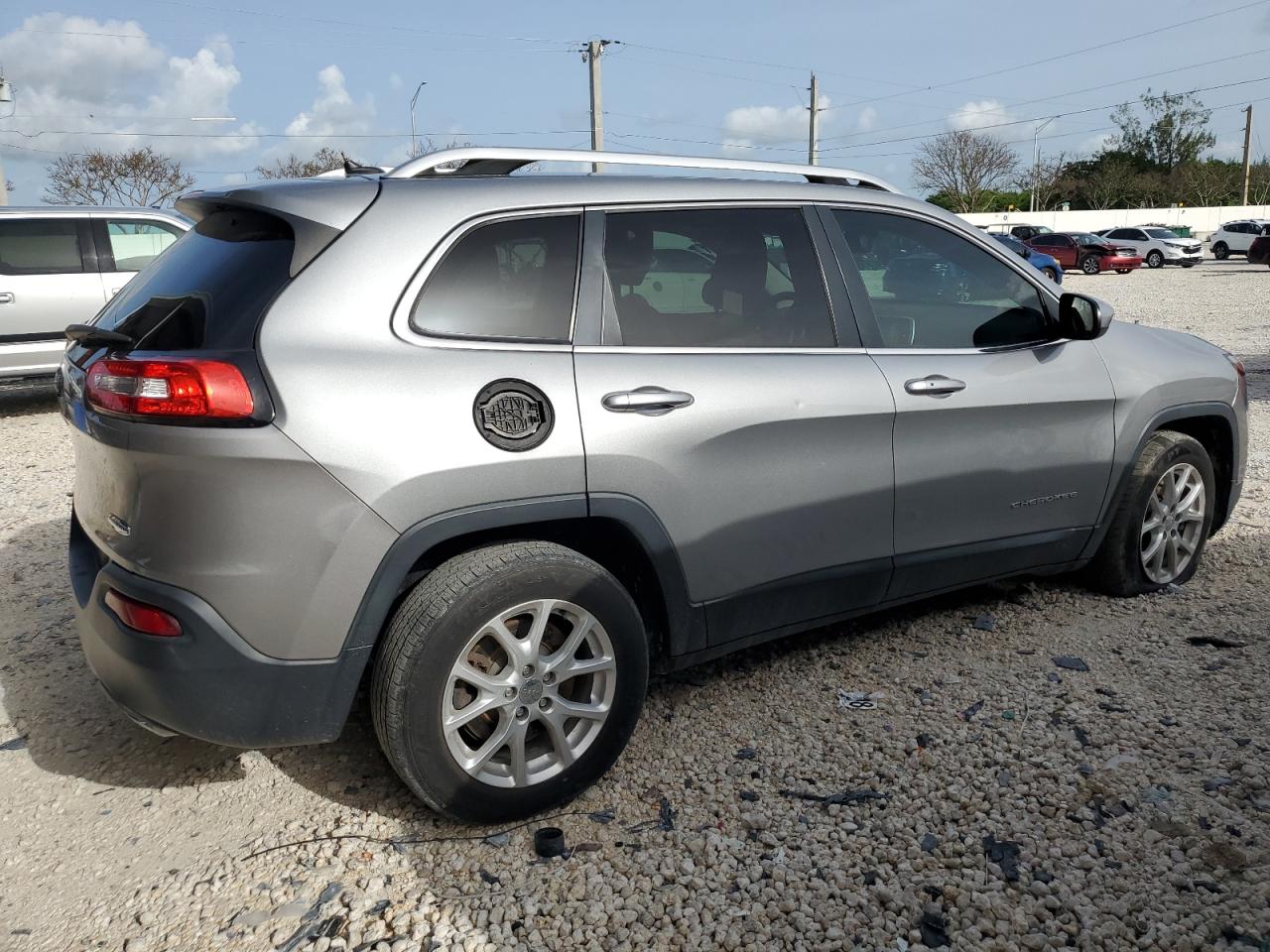 2015 Jeep Cherokee Latitude vin: 1C4PJLCS0FW565977