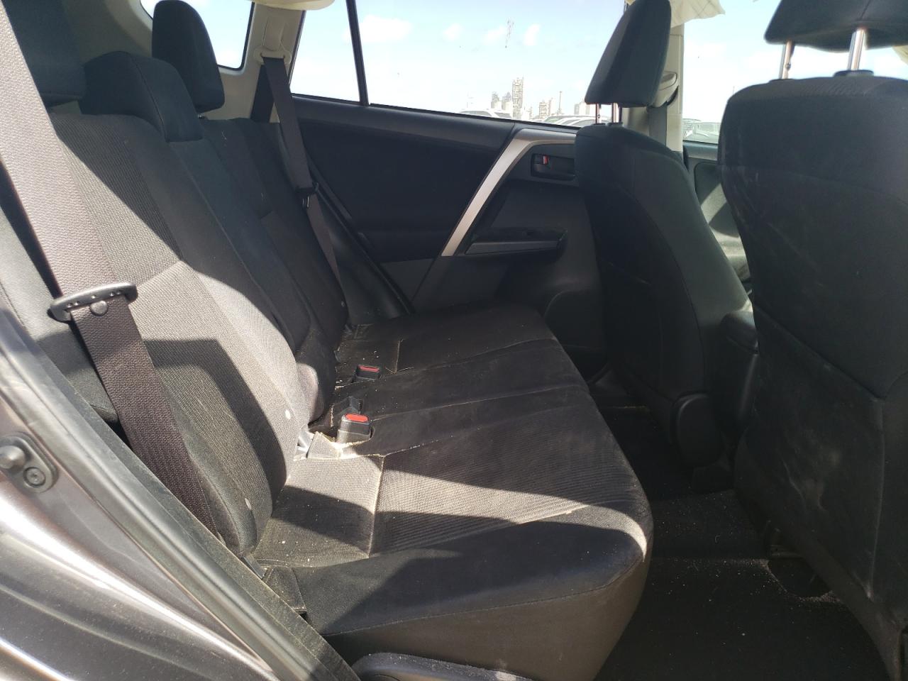 JTMZFREVXHJ128847 2017 Toyota Rav4 Le