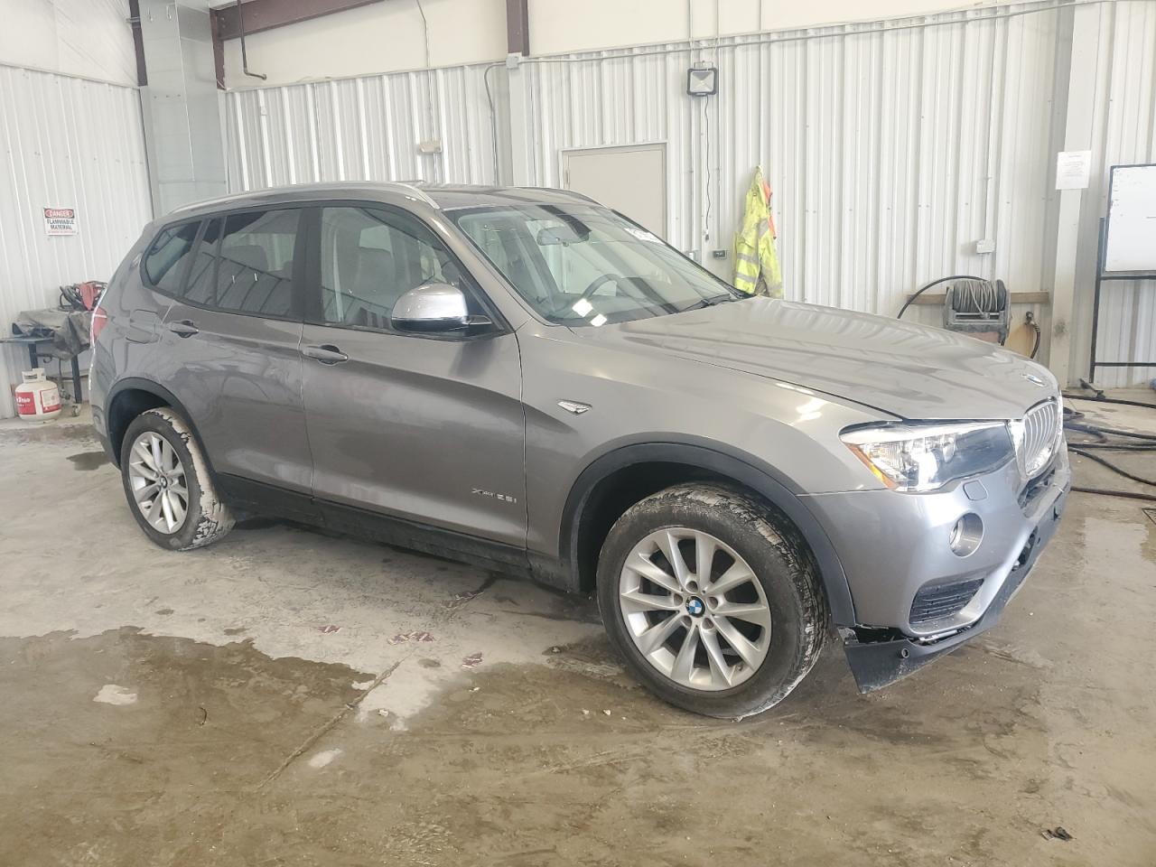 5UXWX9C37H0T17896 2017 BMW X3 xDrive28I