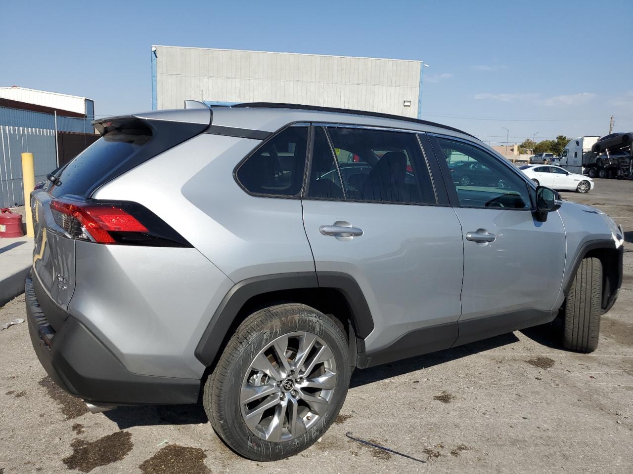 2T3A1RFV3RW418067 TOYOTA RAV4 2024
