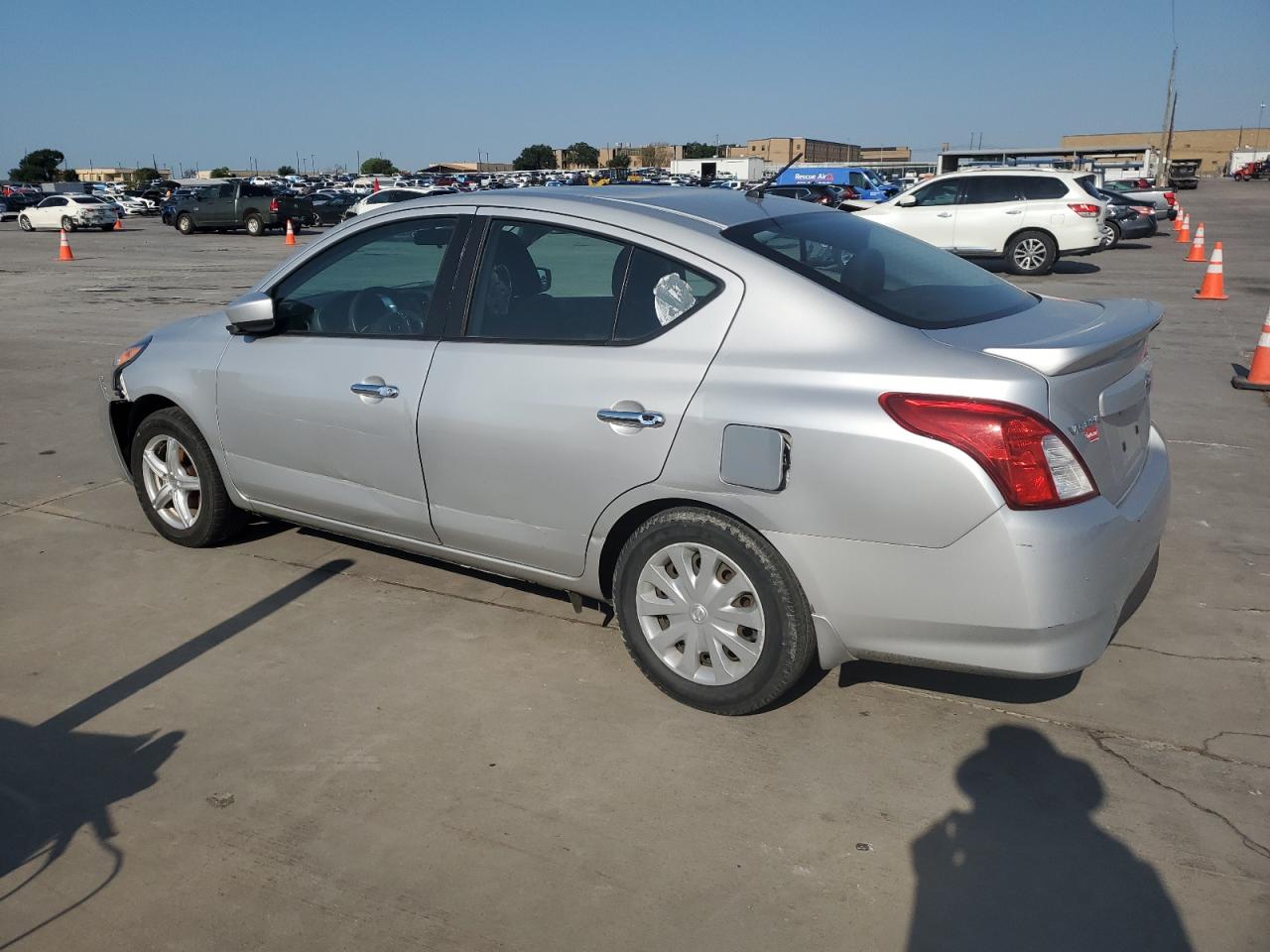 2018 Nissan Versa S vin: 3N1CN7APXJK398978