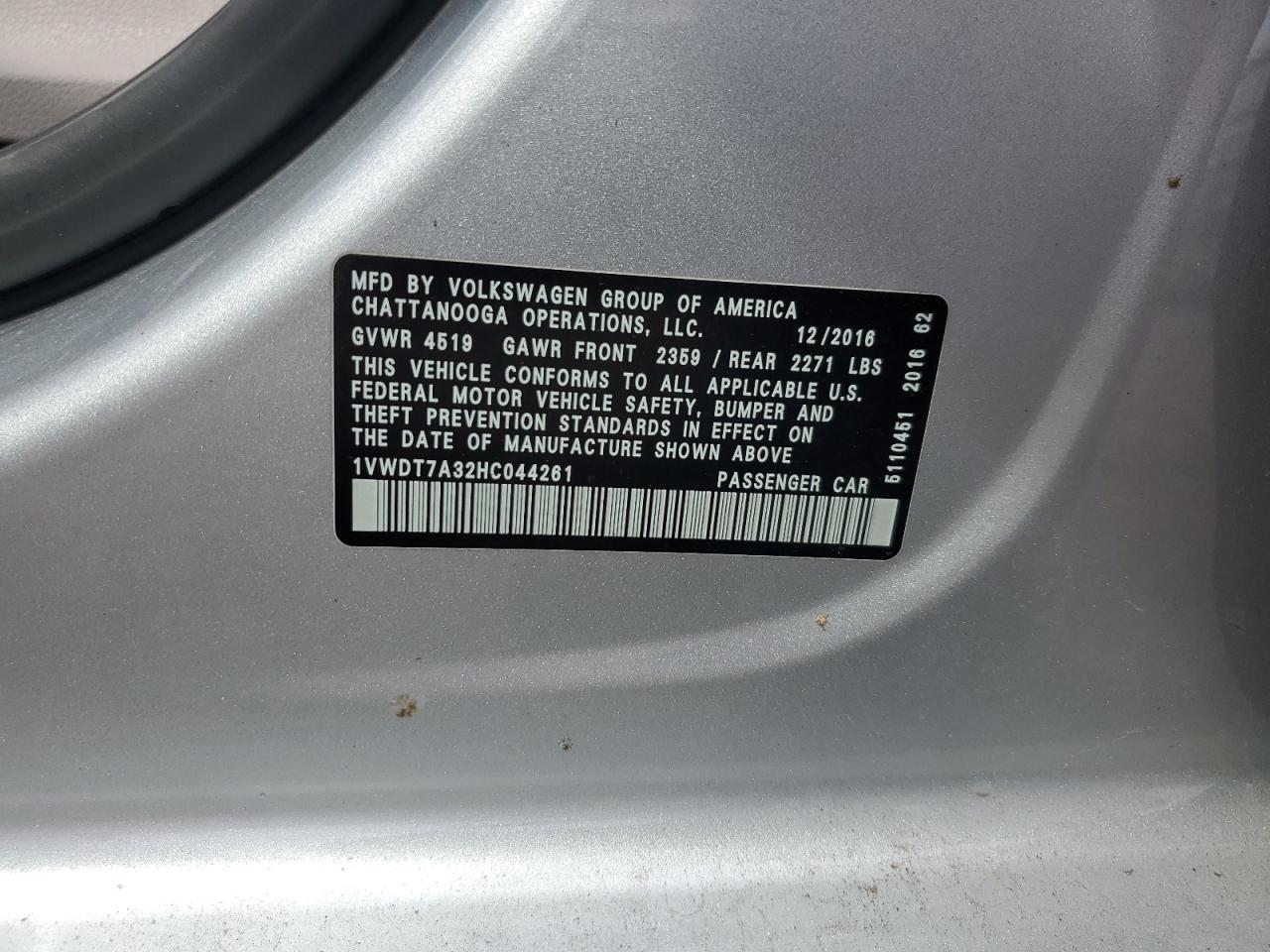 1VWDT7A32HC044261 2017 Volkswagen Passat R-Line