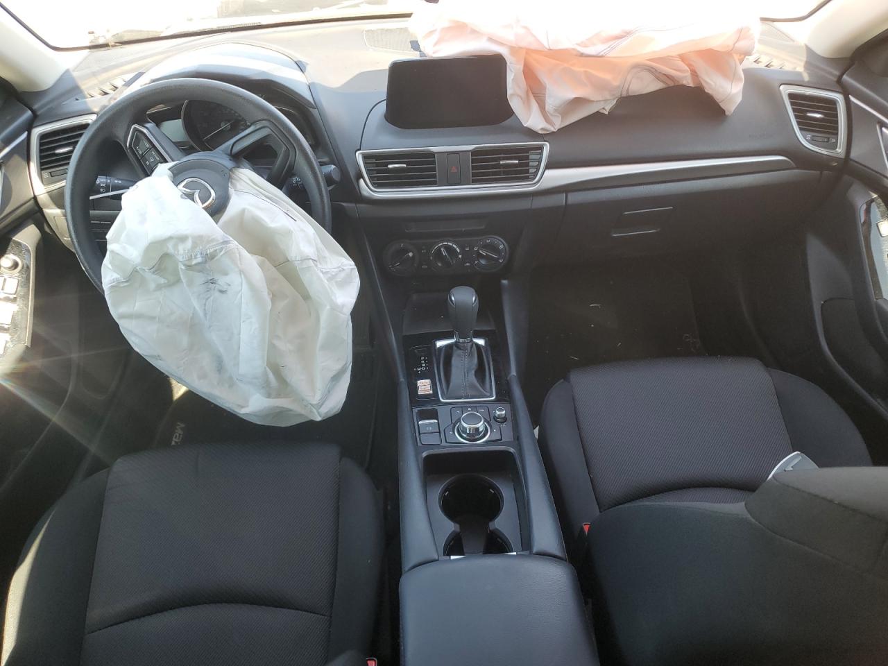 3MZBN1K72JM198652 2018 Mazda 3 Sport