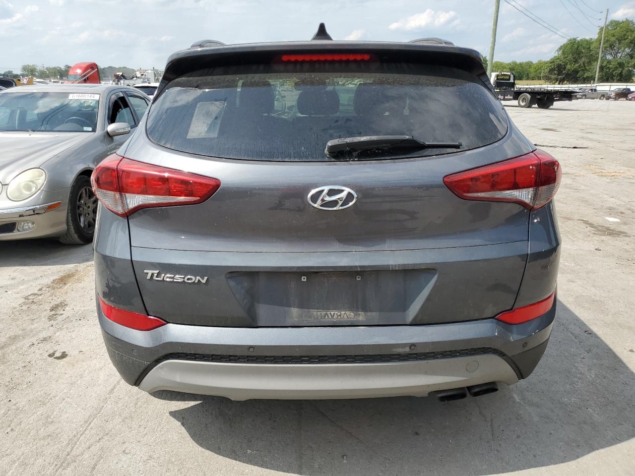 2018 Hyundai Tucson Value vin: KM8J33A22JU811205