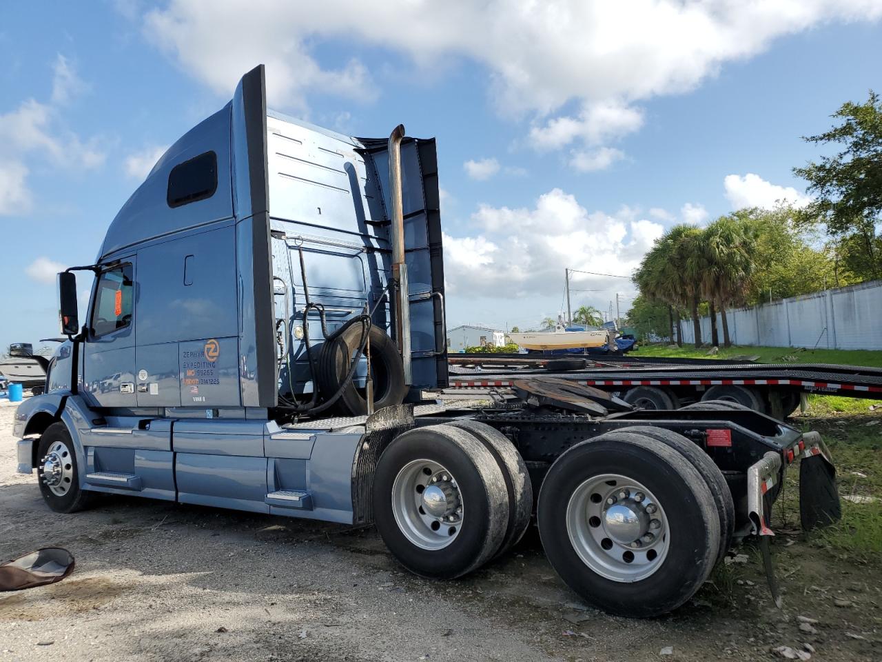 Lot #2678803580 2014 VOLVO VN VNL