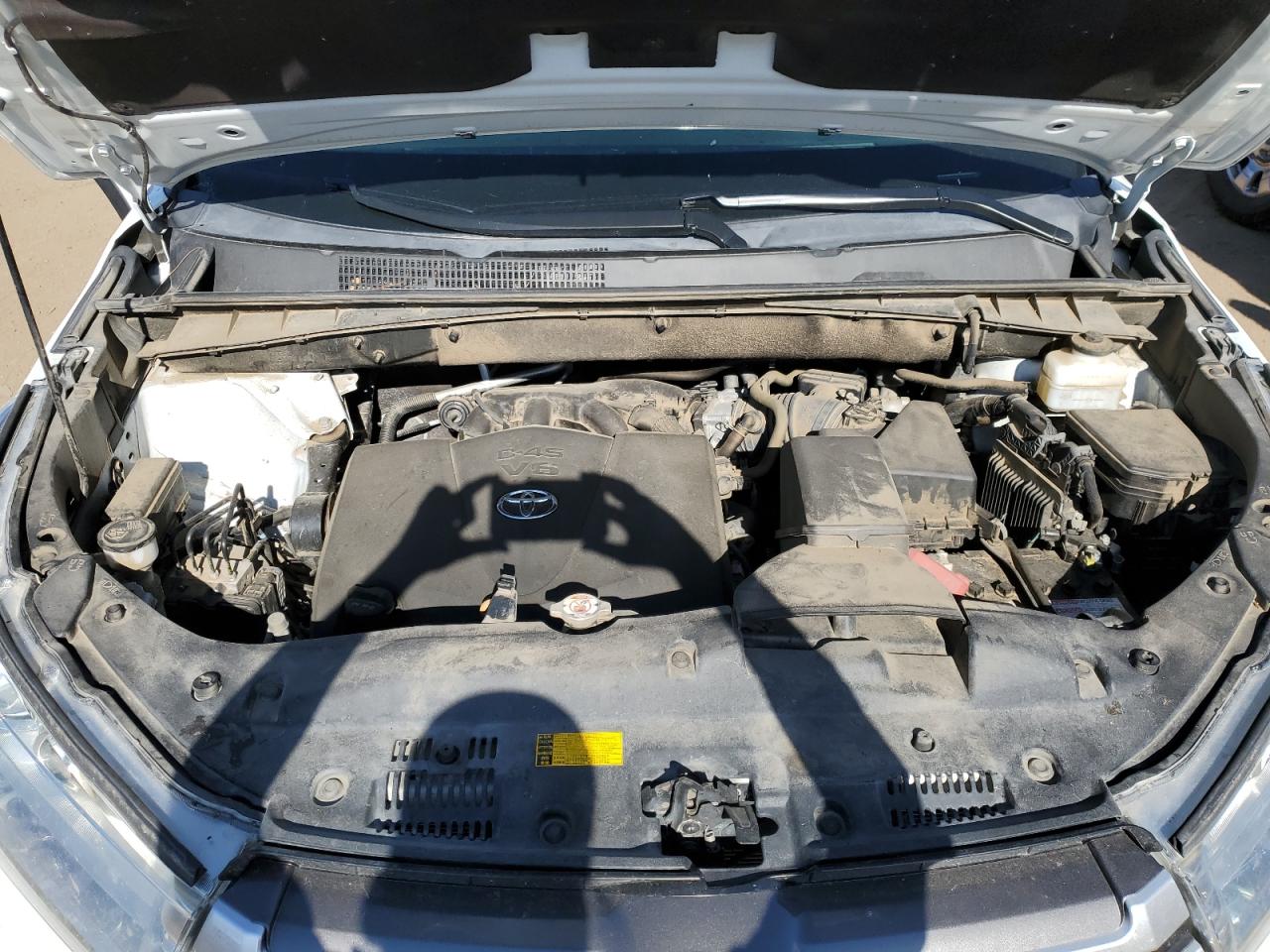 5TDJZRFH9KS579243 2019 Toyota Highlander Se