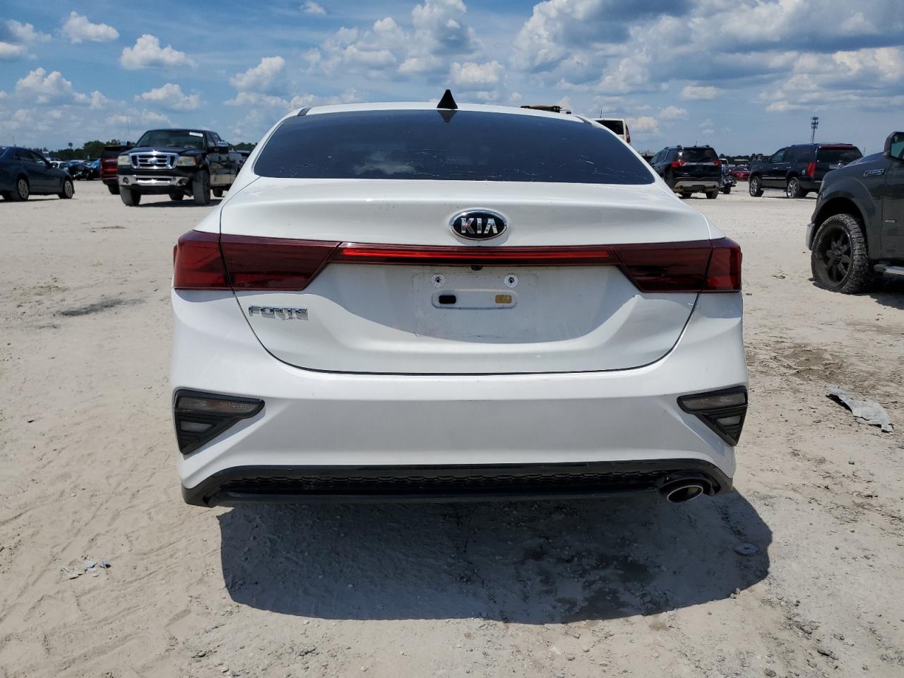 3KPF24ADXME303099 2021 Kia Forte Fe