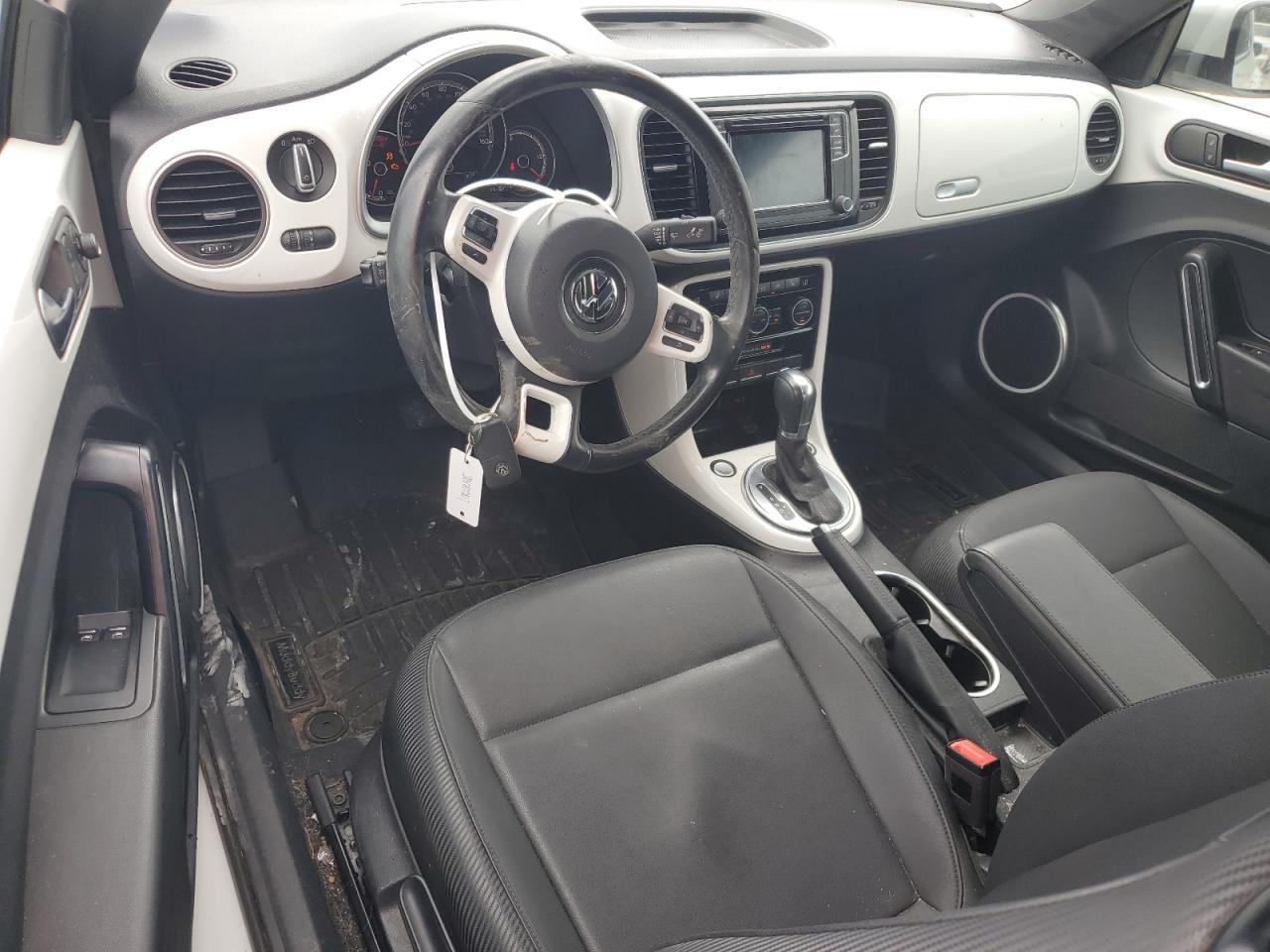 3VWJD7AT4KM710591 2019 Volkswagen Beetle Se