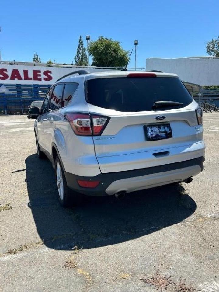 1FMCU0GD8JUB15588 FORD ESCAPE 2018