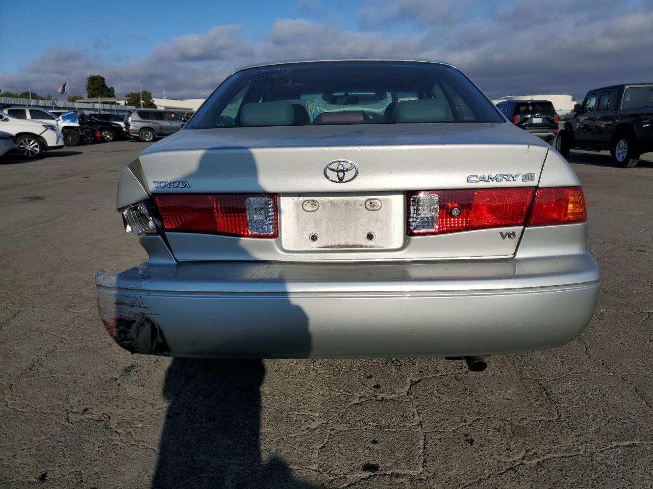4T1BF28K0YU113617 2000 Toyota Camry Le