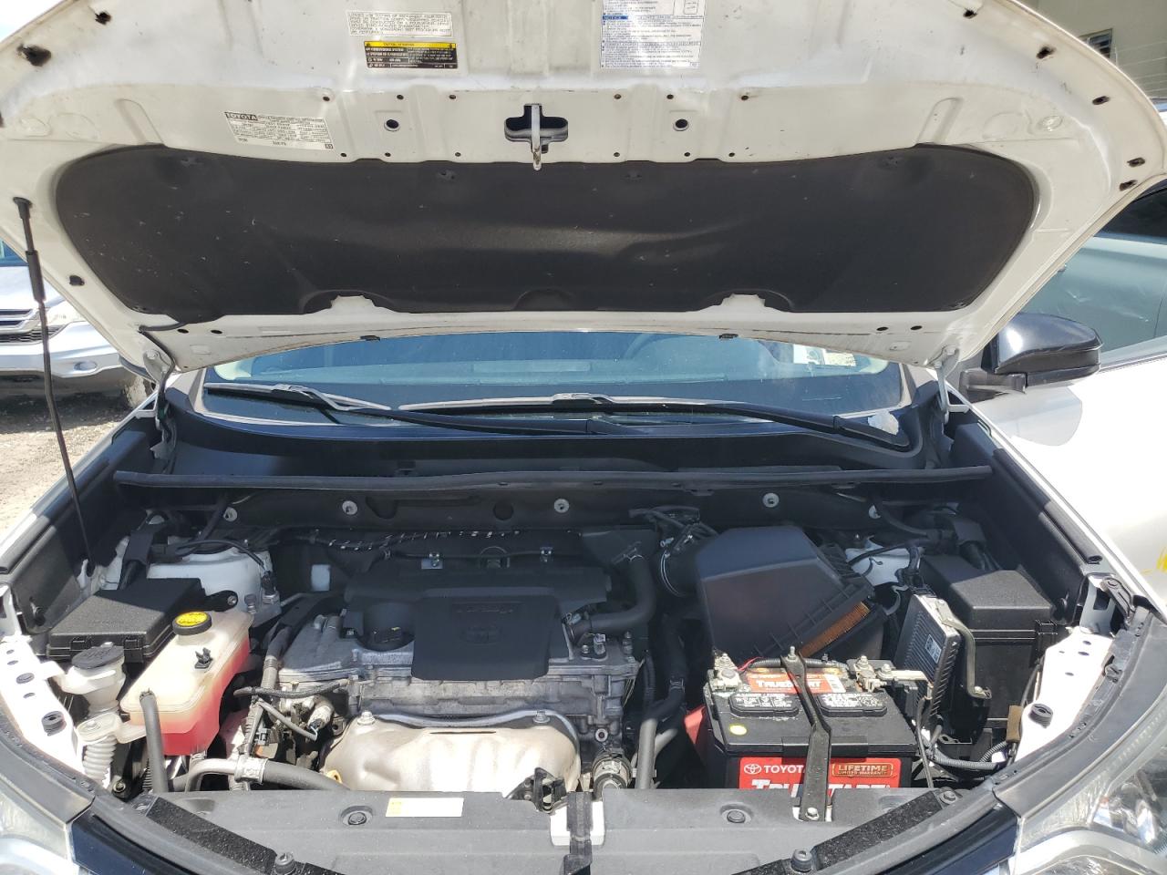 2T3ZFREV0HW388725 2017 Toyota Rav4 Le