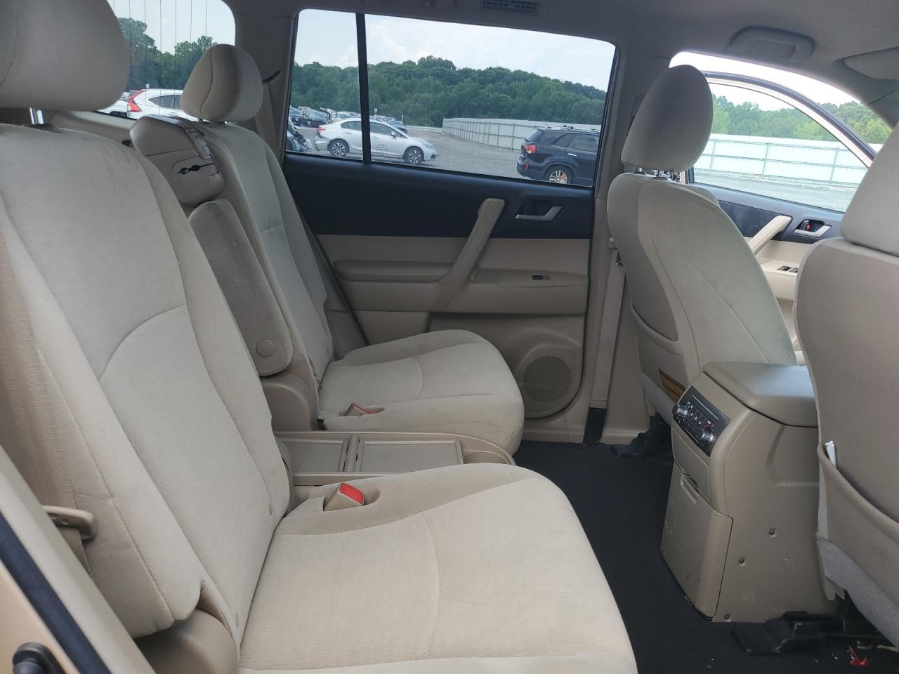 5TDBK3EH7BS041583 2011 Toyota Highlander Base