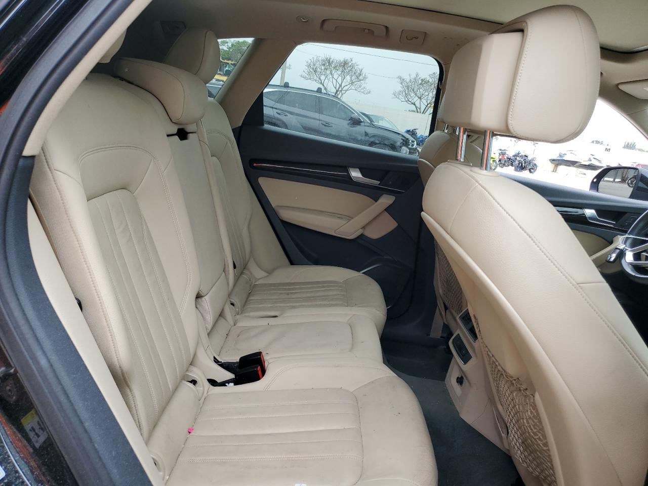 WA1ANAFY8J2233844 2018 Audi Q5 Premium