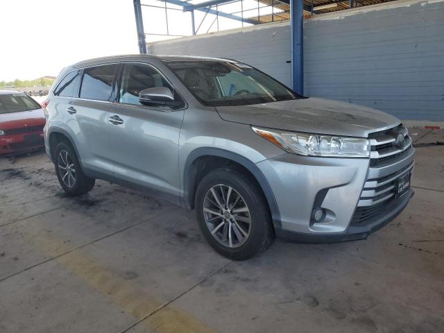 VIN 5TDKZRFH2KS557508 2019 Toyota Highlander, SE no.4