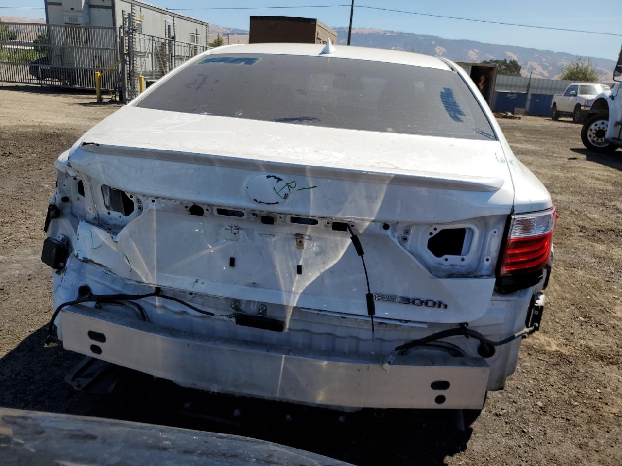 JTHBW1GG8F2090820 2015 Lexus Es 300H