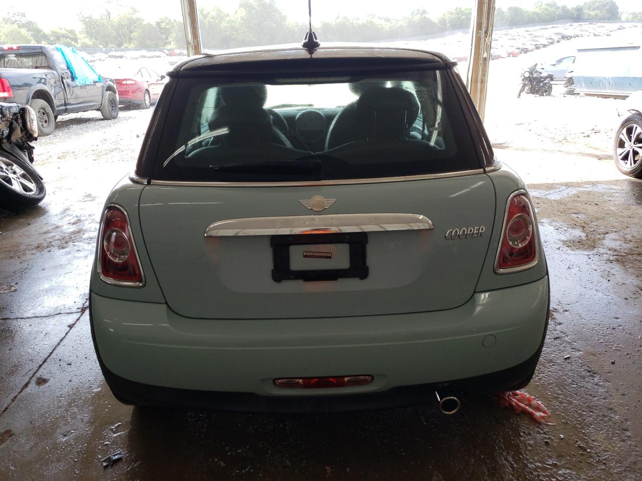 2012 Mini Cooper vin: WMWSU3C59CT257258