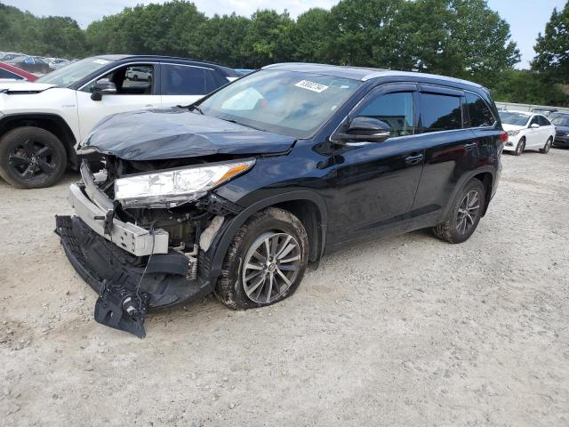 VIN 5TDJZRFH2JS527855 2018 Toyota Highlander, SE no.1