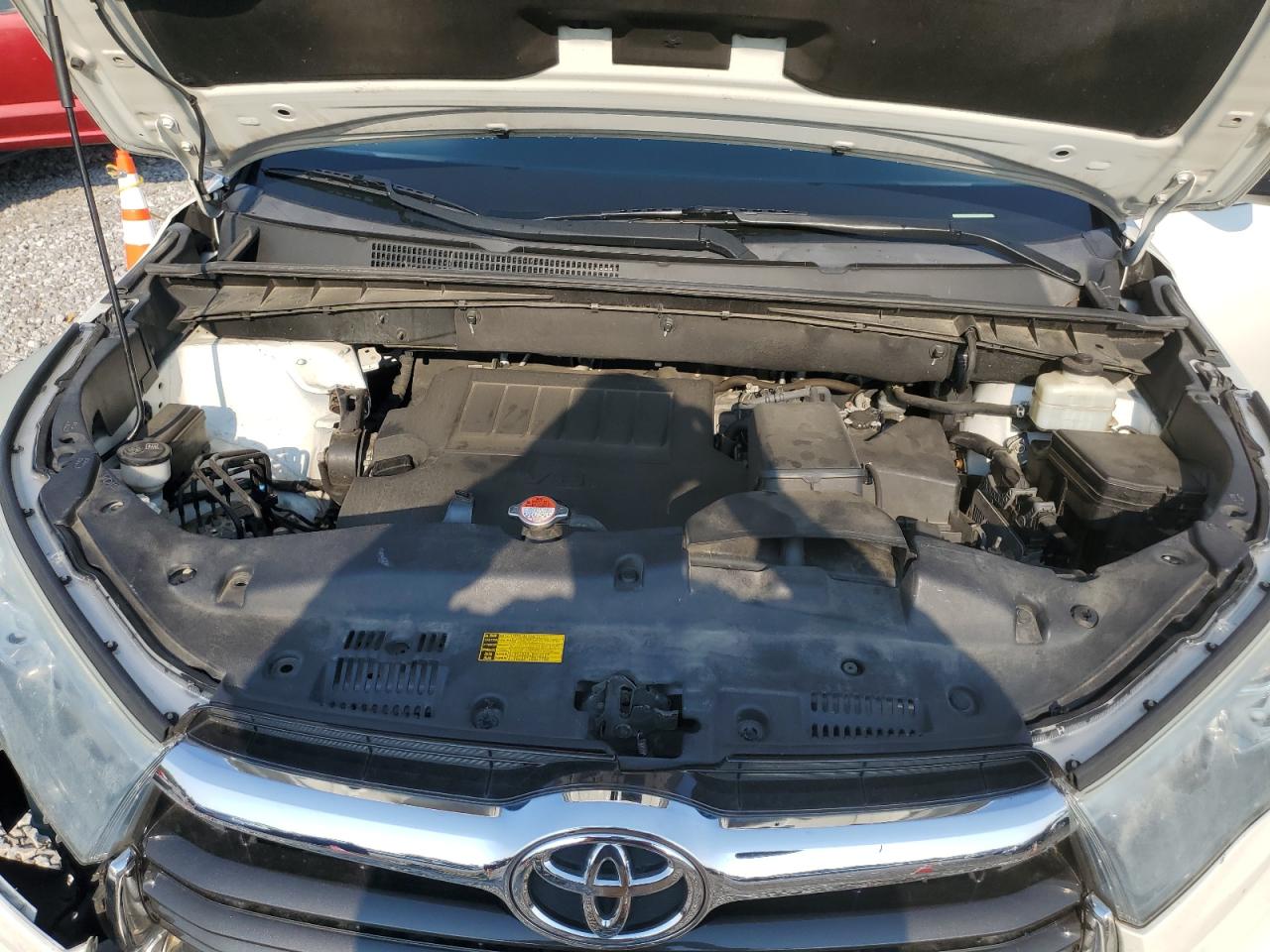 5TDZKRFH8GS155423 2016 Toyota Highlander Le