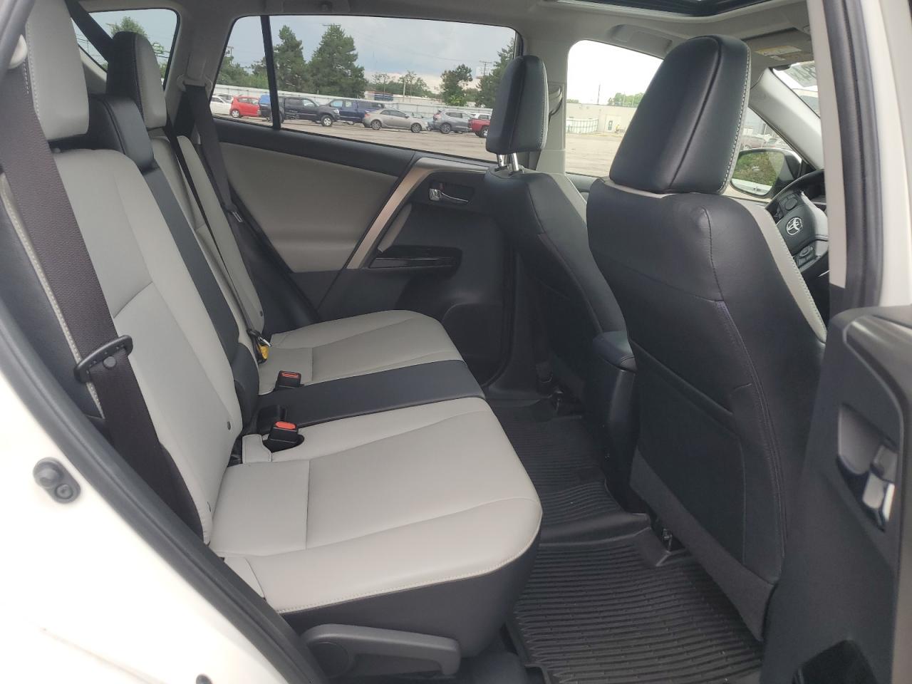 JTMDFREV6JJ205522 2018 Toyota Rav4 Limited