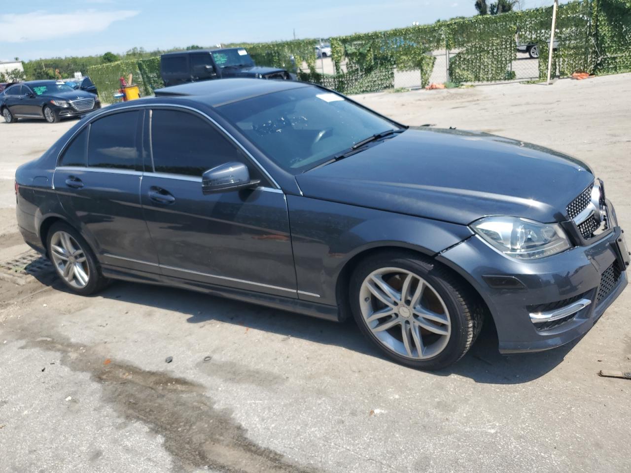 2014 Mercedes-Benz C 300 4Matic vin: WDDGF8AB3EA930994