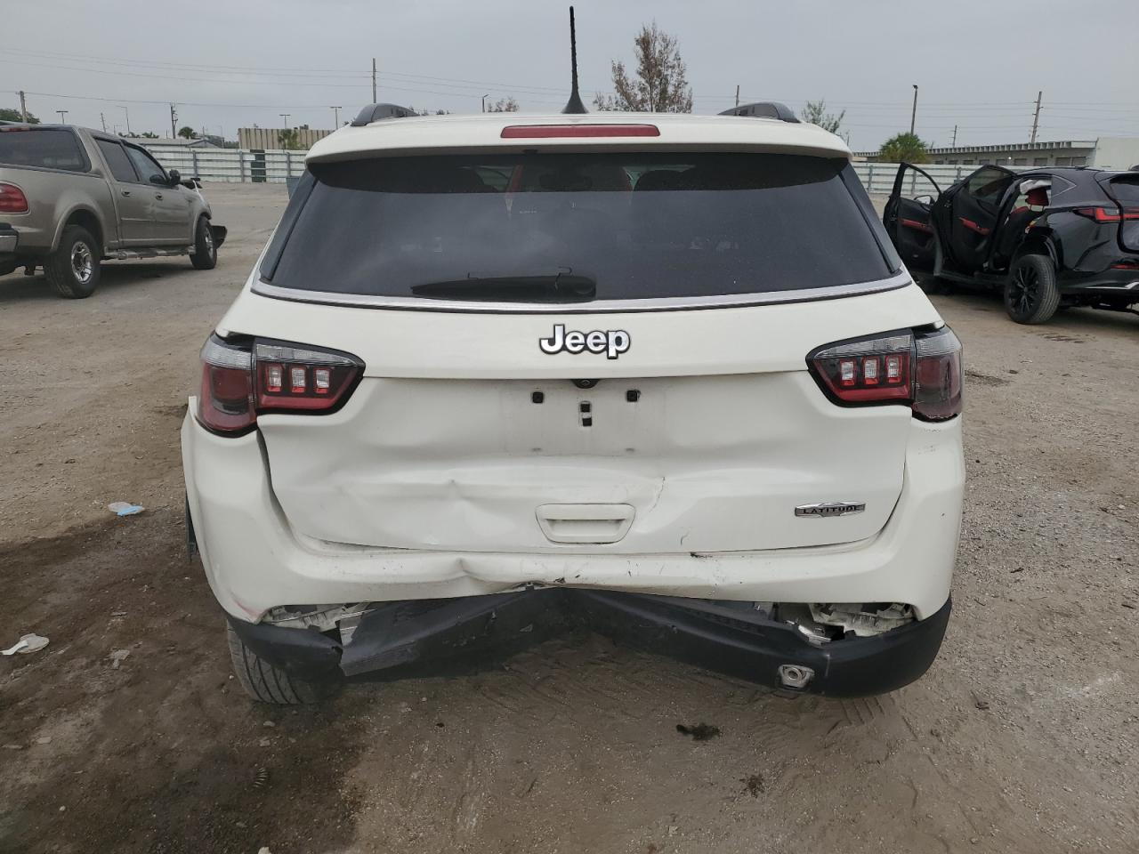 3C4NJCBB4KT843689 2019 Jeep Compass Latitude