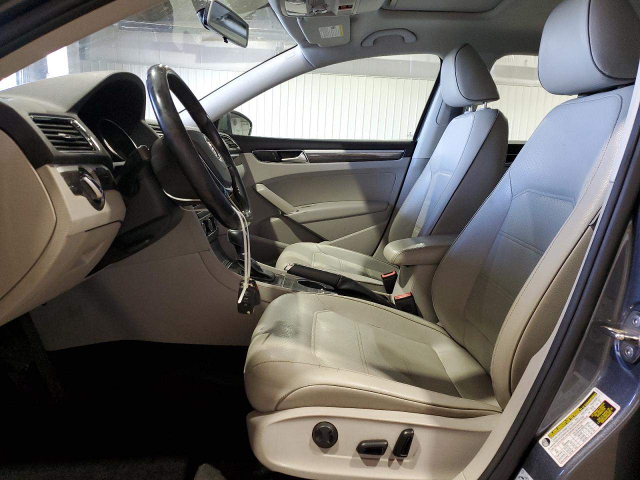 1VWBA7A37JC022050 2018 Volkswagen Passat Se