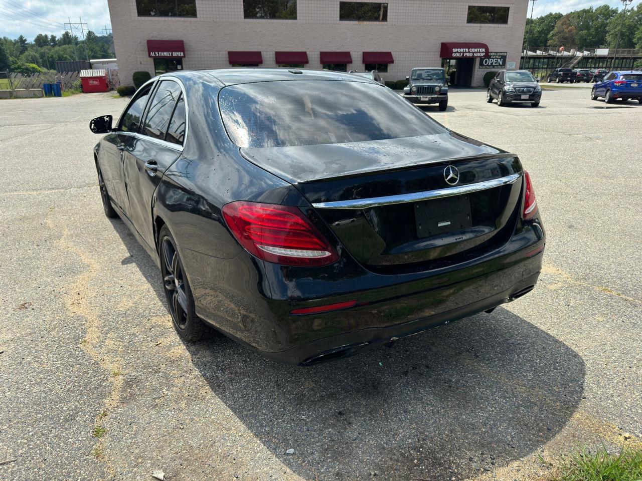 2017 Mercedes-Benz E 300 4Matic vin: WDDZF4KB8HA100161