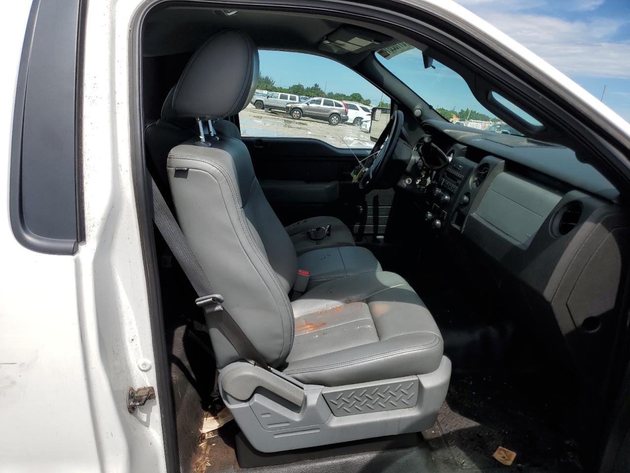 2013 Ford F150 vin: 1FTMF1CM1DKF91387