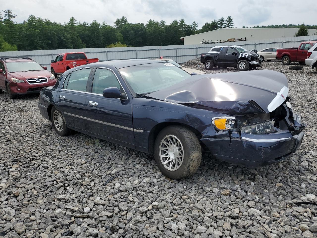 Lot #2902816399 2001 LINCOLN TOWN CAR S