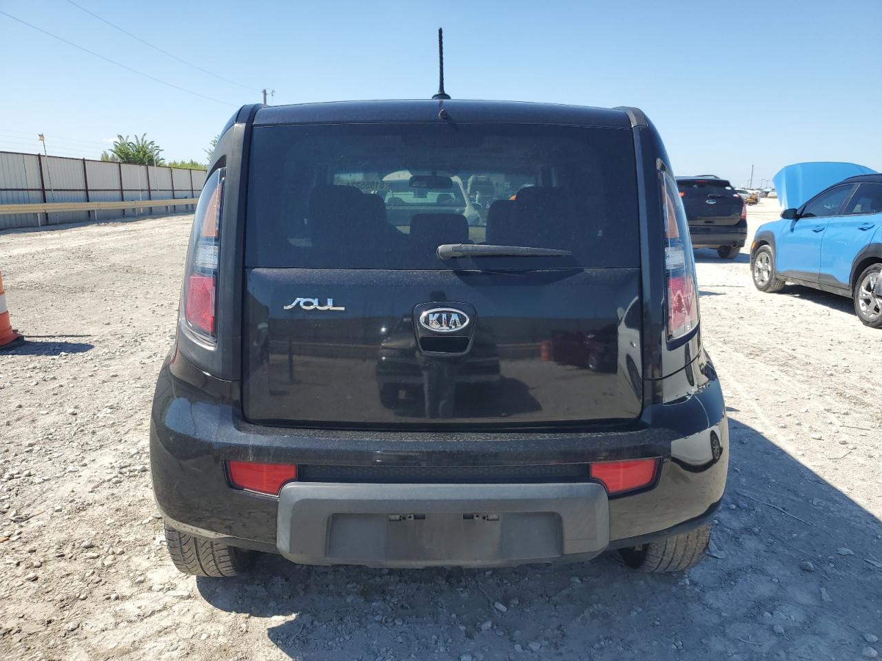KNDJT2A26B7196494 2011 Kia Soul +
