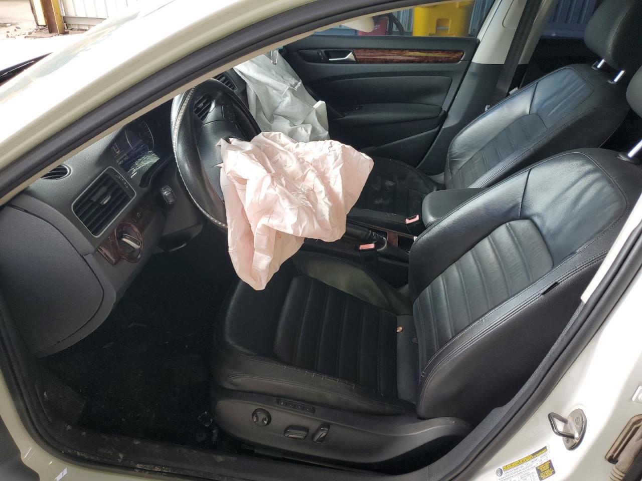 1VWCH7A33CC110564 2012 Volkswagen Passat Sel