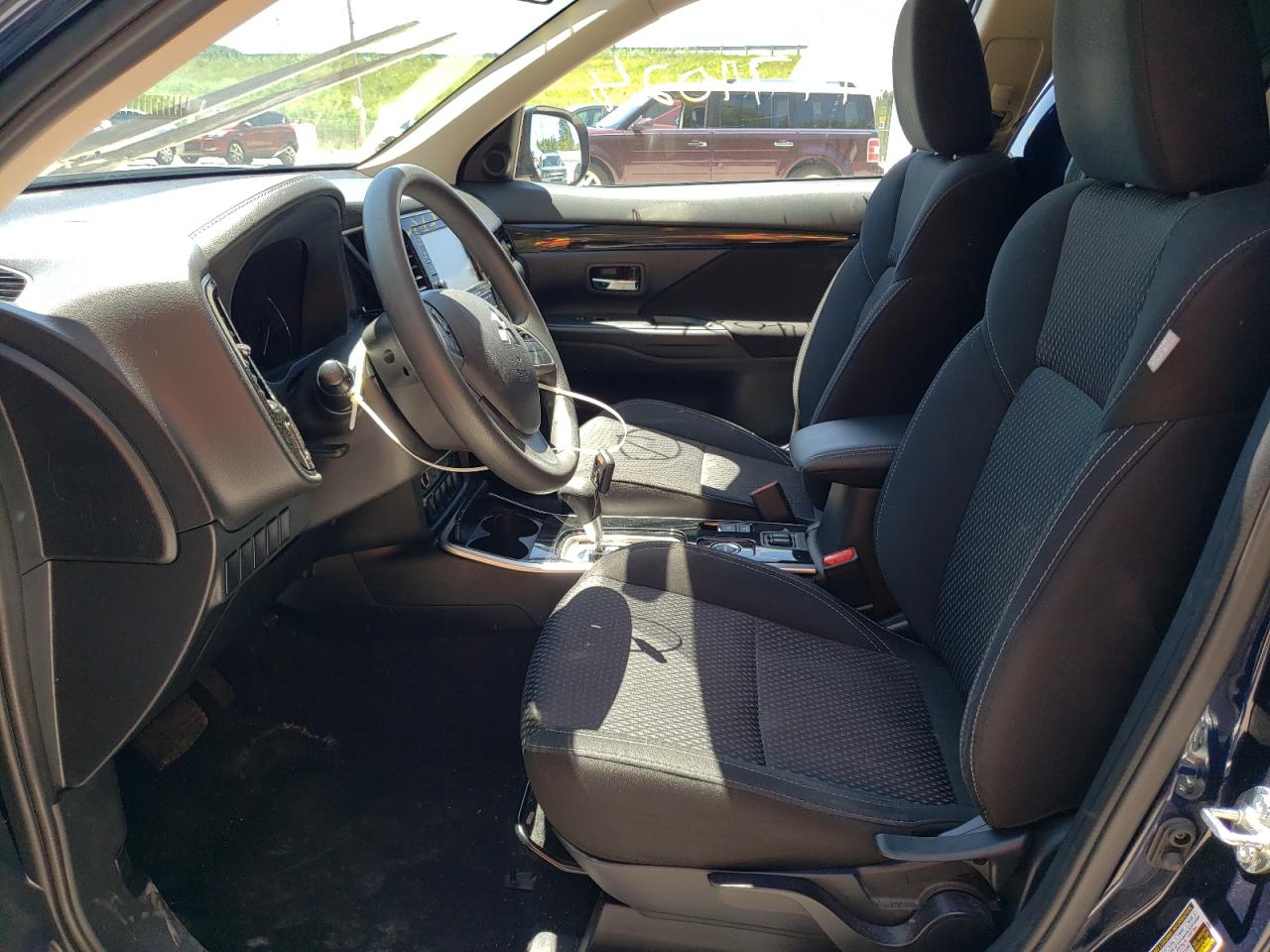 JA4AZ3A32KZ032073 2019 Mitsubishi Outlander Se