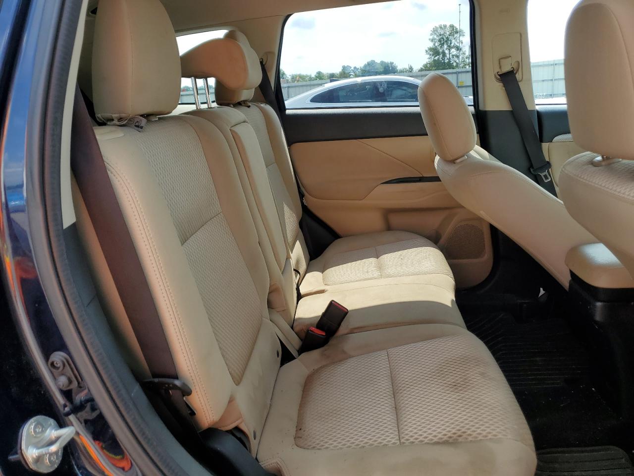 JA4AD3A34HZ036844 2017 Mitsubishi Outlander Se