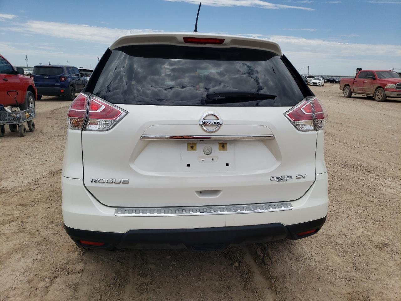 2016 Nissan Rogue S vin: KNMAT2MT0GP721593