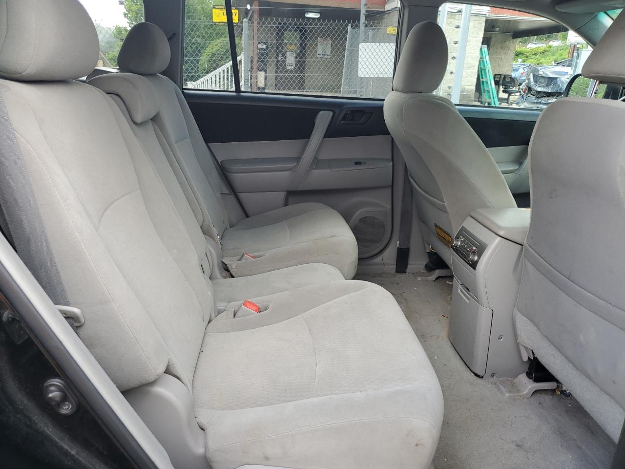 5TDBK3EH5AS027633 2010 Toyota Highlander