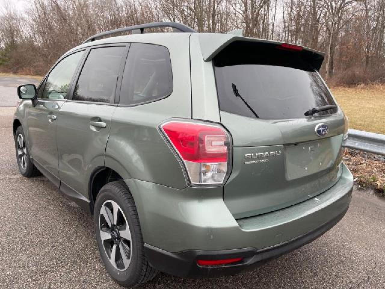 2018 Subaru Forester 2.5I Premium vin: JF2SJAGC5JH483341