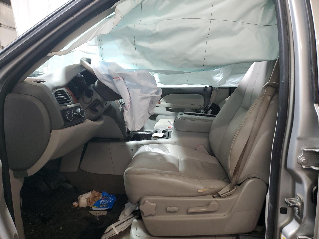 1GNSKBE04BR346713 2011 Chevrolet Tahoe K1500 Lt