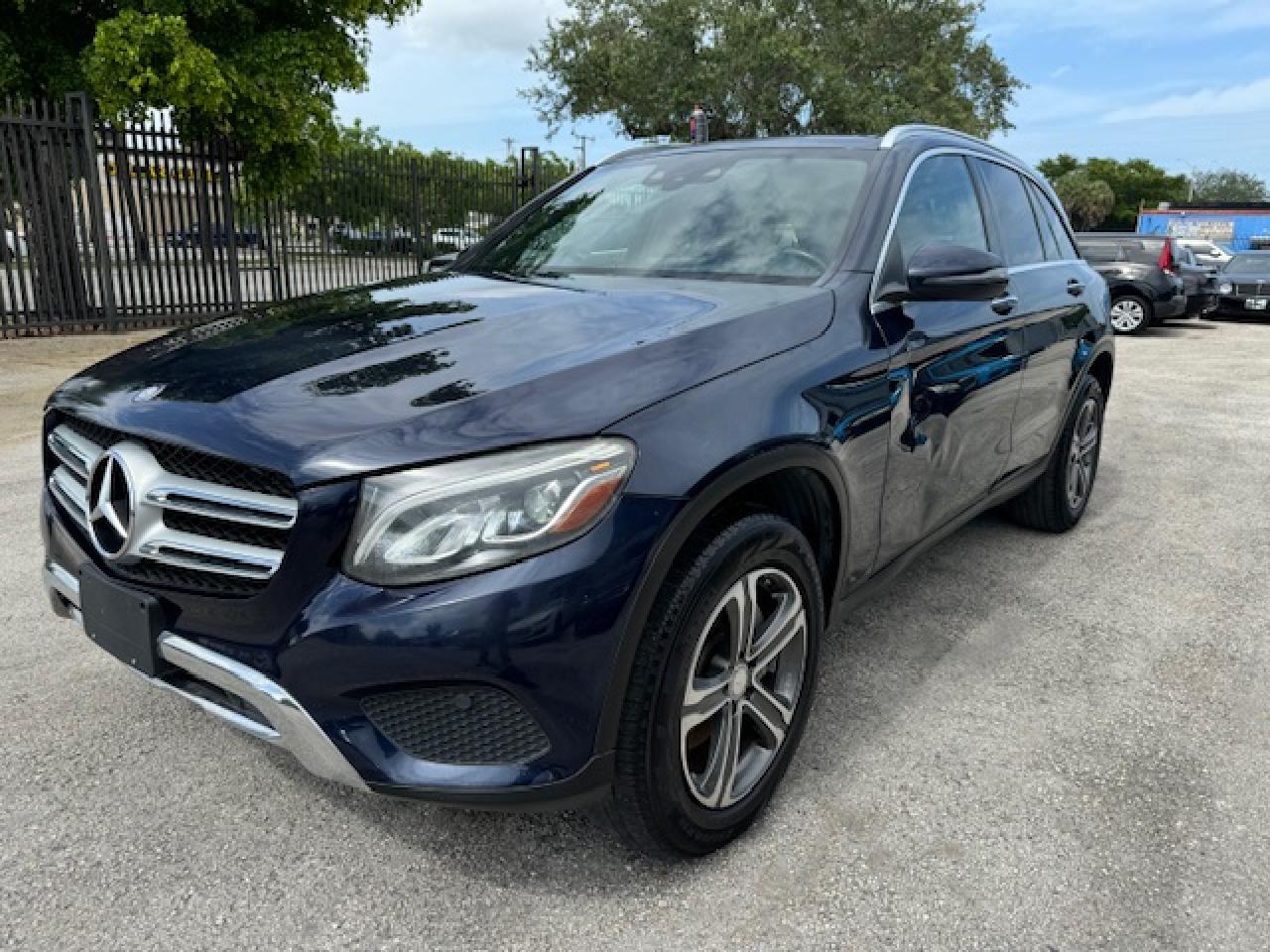 2017 Mercedes-Benz Glc 300 4Matic vin: WDC0G4KB3HF154853