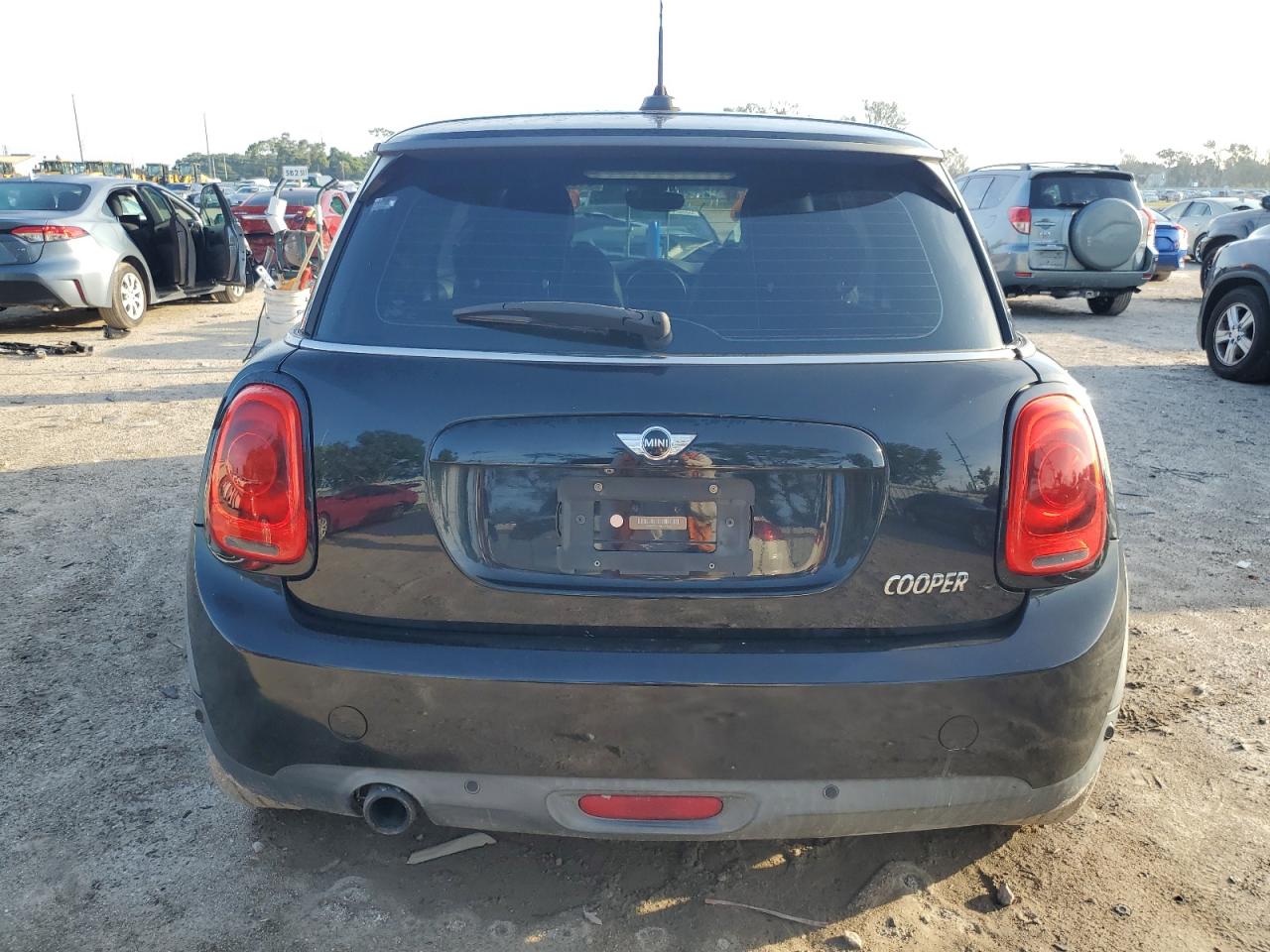 WMWXP5C38H3C64381 2017 Mini Cooper