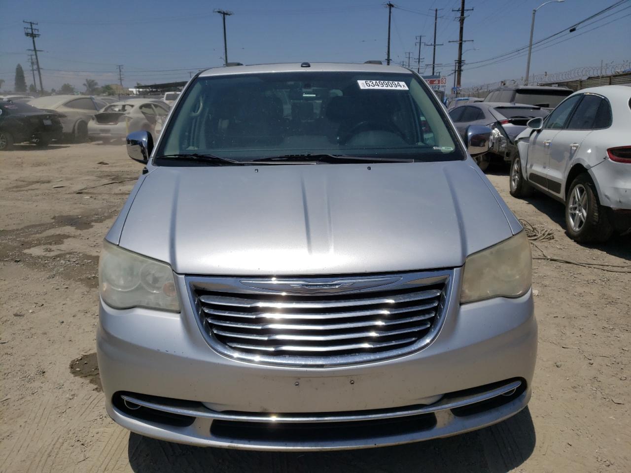 2A4RR8DG4BR635616 2011 Chrysler Town & Country Touring L