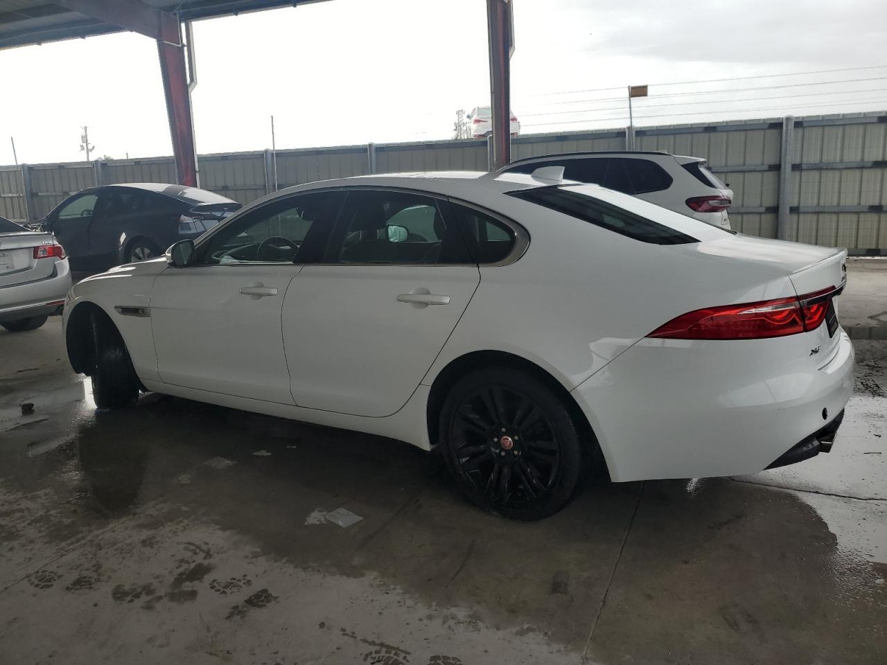 2017 Jaguar Xf Premium vin: SAJBD4BV4HCY44941