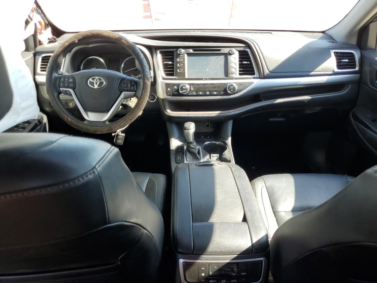 5TDJKRFH4FS157598 2015 Toyota Highlander Xle